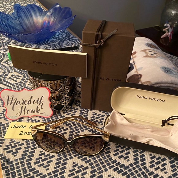 ๐ฆ LV Amber Cat Eye Sunglasses - Picture 2 of 15